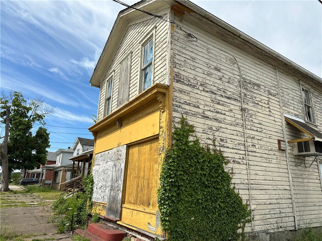 Property Photo:  1427 3rd Ave  PA 15010 