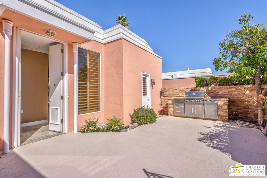 Property Photo: 47041 Arcadia Lane CA 92260