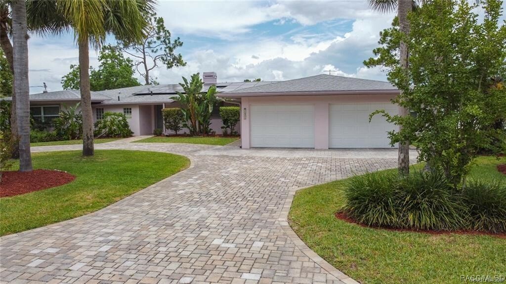 Property Photo:  731 SE 1st Court  FL 34429 