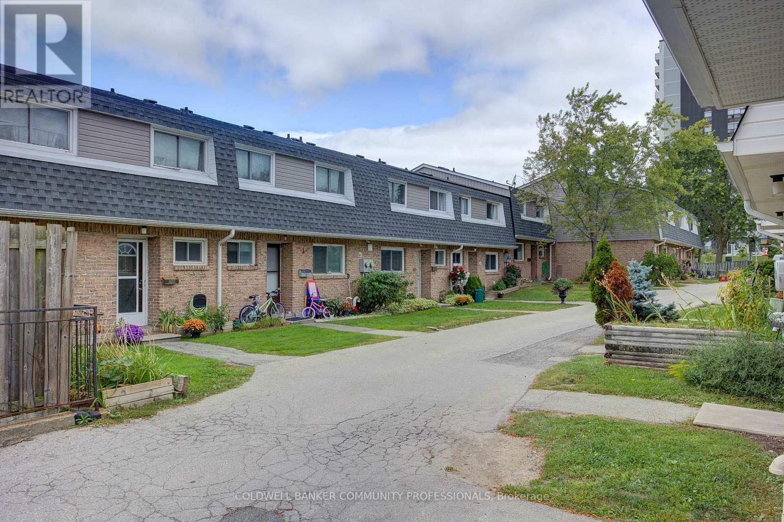 Property Photo: 2050 Upper Middle Road 26 ON L7P3R9