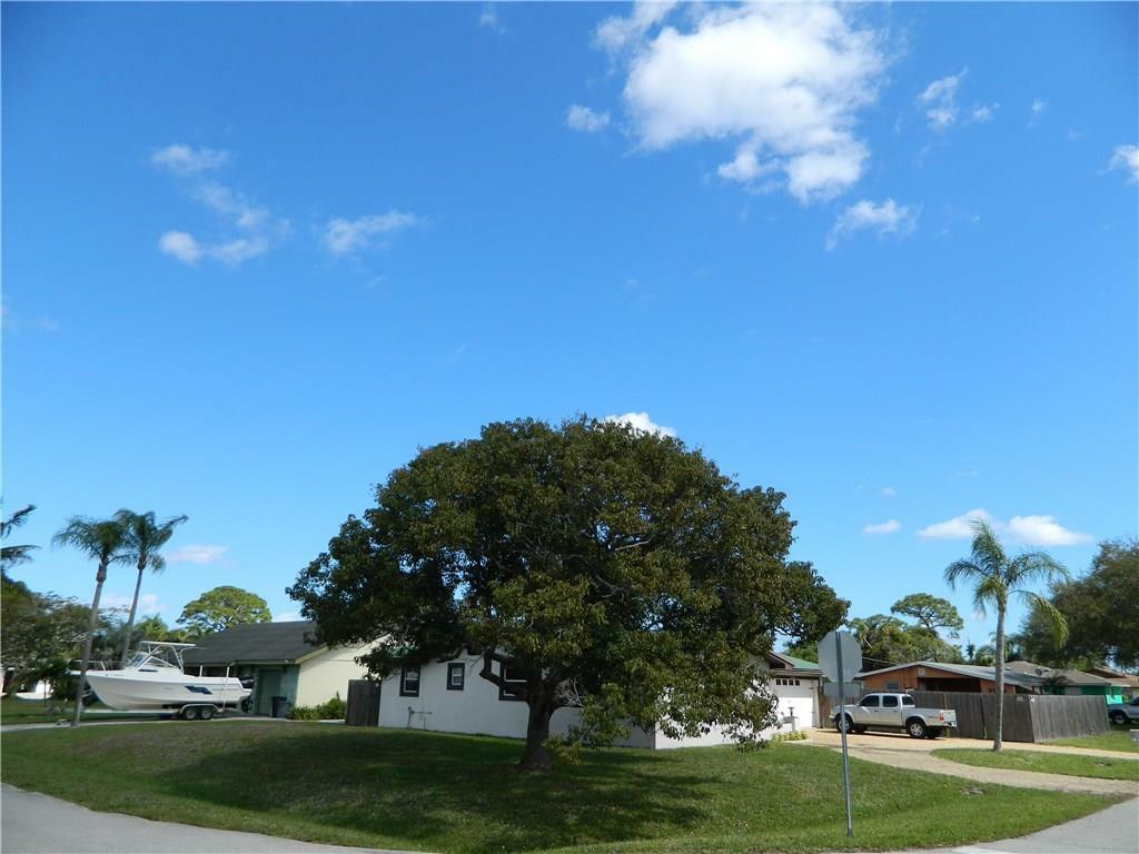 Property Photo:  2237 SE Harrison Street  FL 34997 