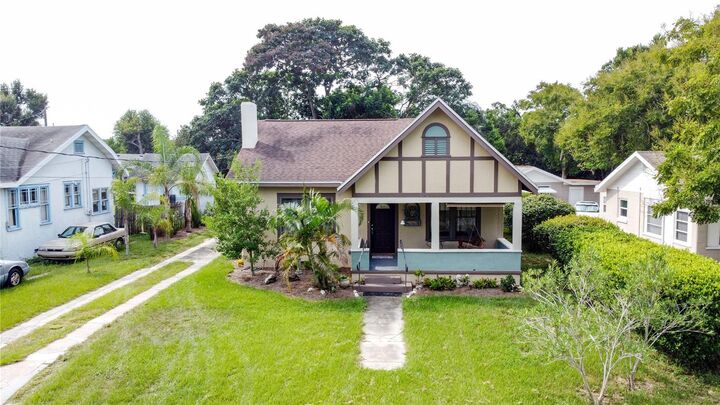 Property Photo:  824 Avenue Y NW  FL 33881 