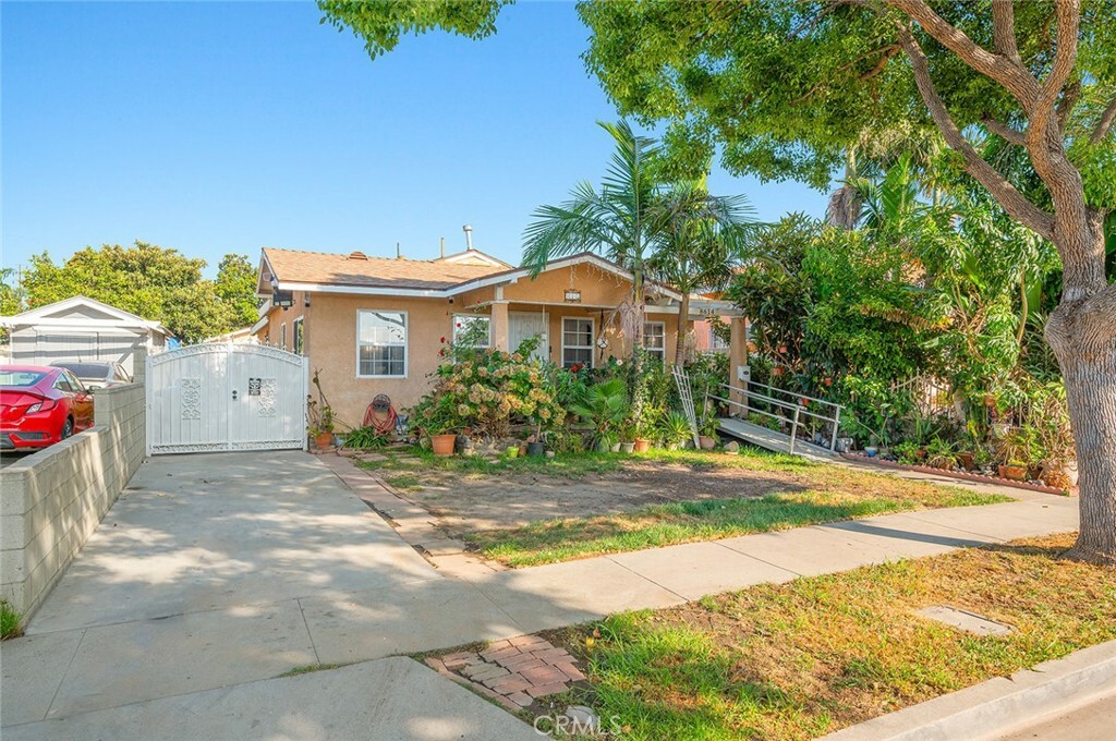 Property Photo:  8614 8614 S South Gate Avenue S  CA 90280 