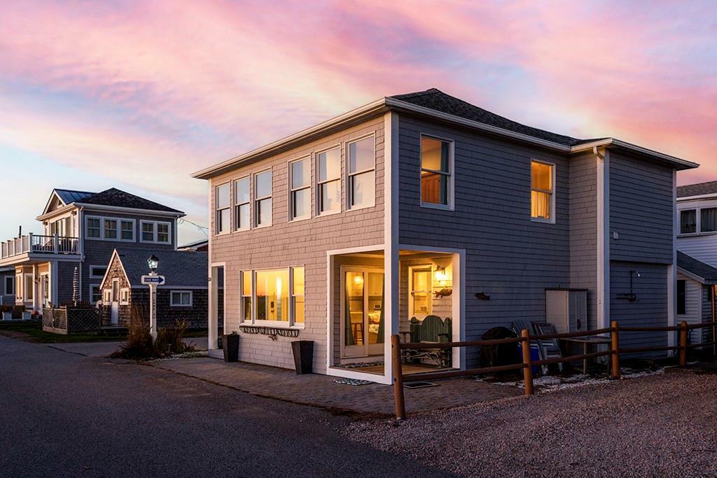 35 Shore Rd  Narragansett RI 02882 photo