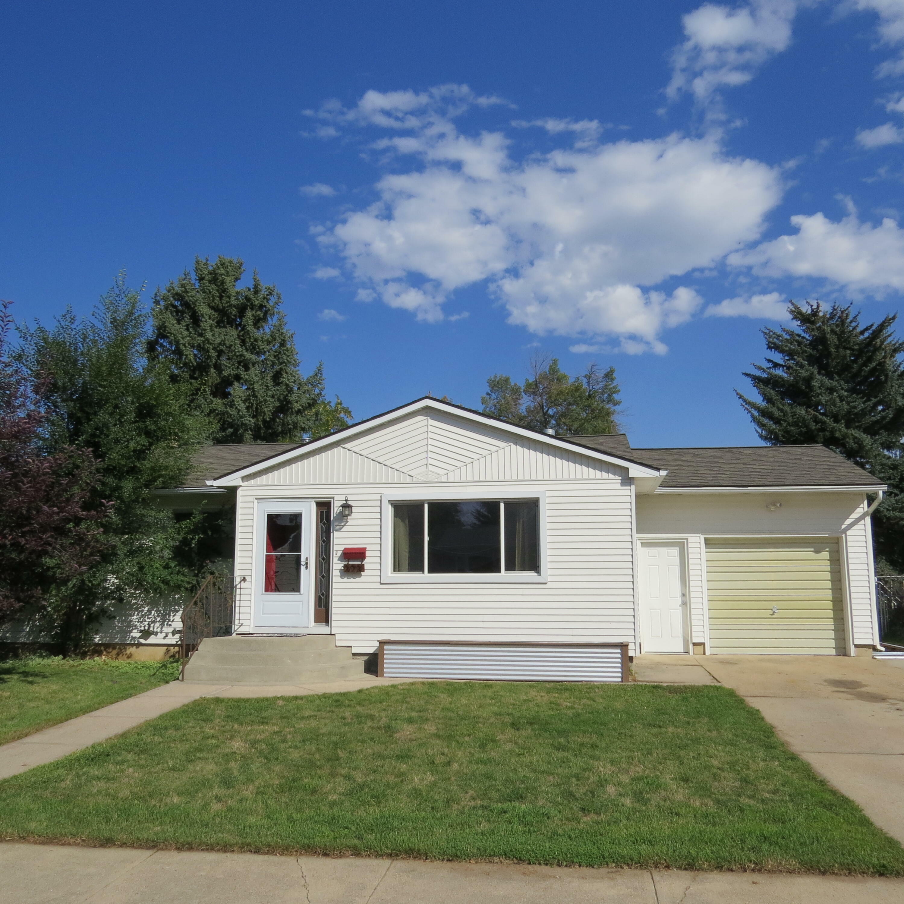 Property Photo:  323 2nd West Parkway  WY 82801 