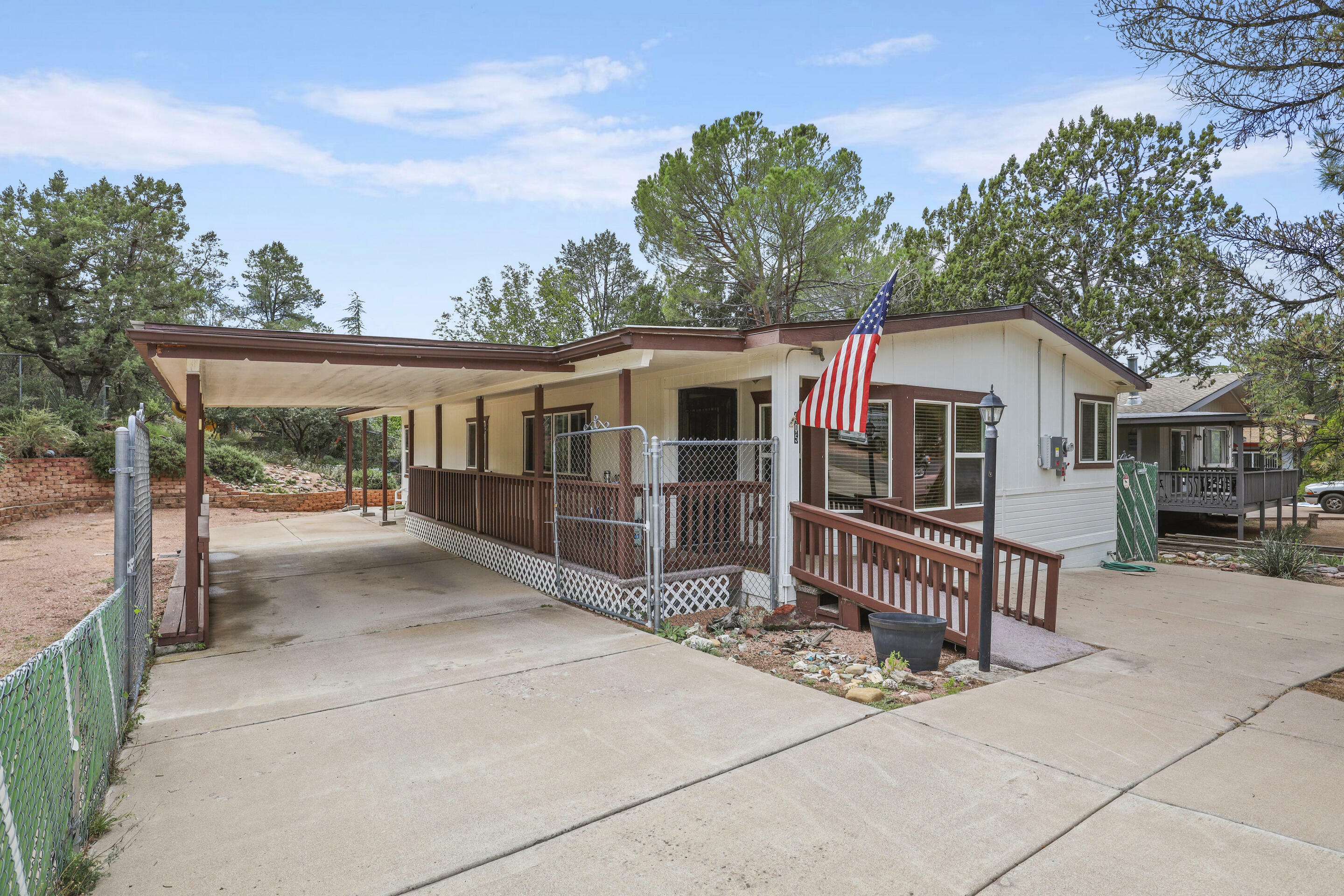 Property Photo:  505 E Forest Drive  AZ 85541 