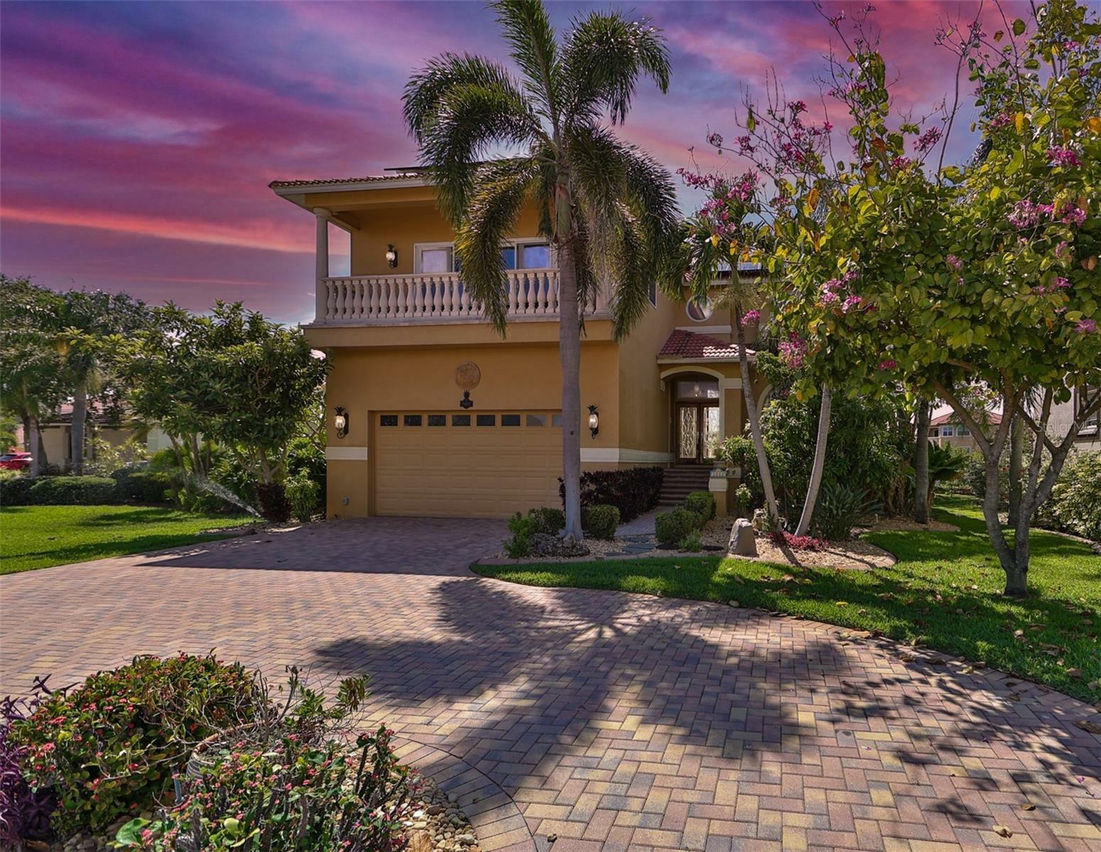 Property Photo:  1011 Sonata Lane  FL 33572 