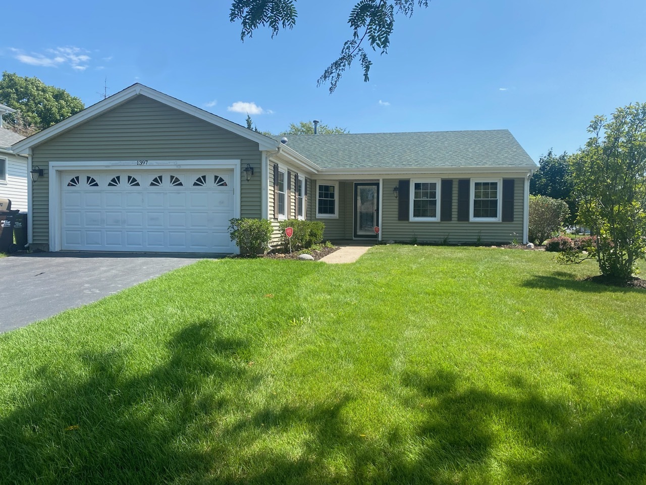 Property Photo: 1397 Parkridge Court IL 60014