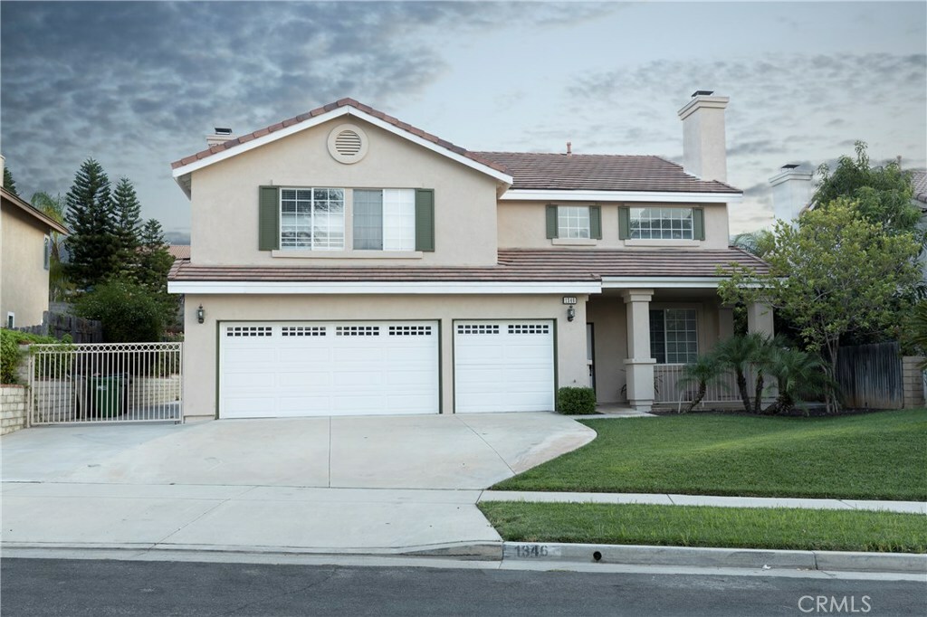 Property Photo: 1346 Williamsburg Lane CA 92882