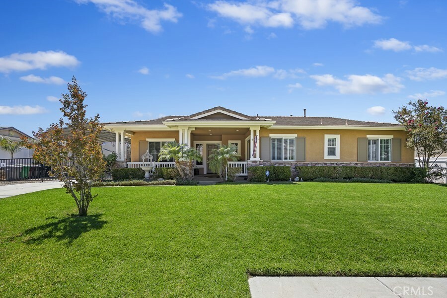 Property Photo:  2876 Walking Horse Ranch Drive  CA 92860 