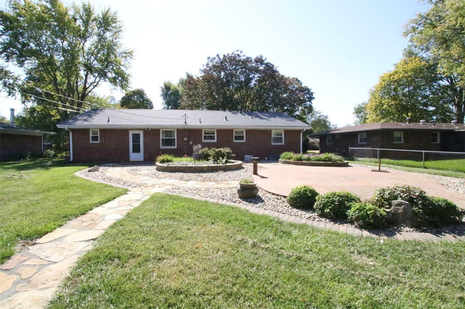 Property Photo: 209 Dorchester Drive IL 62223