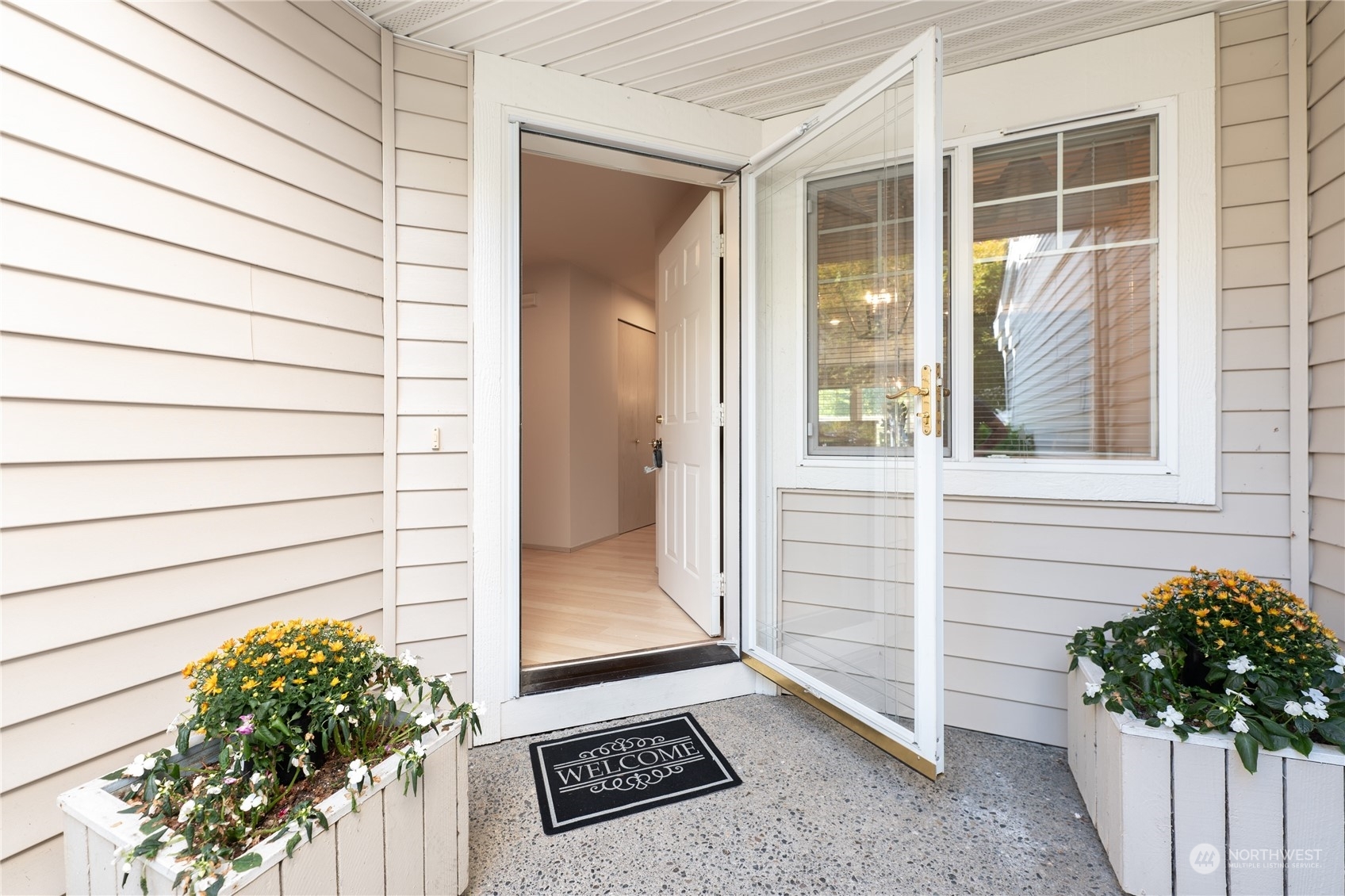Property Photo: 5509 S 237th Place WA 98032