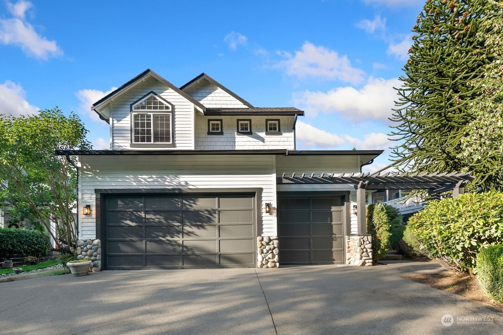 Property Photo: 12618 NE 100th Street WA 98033