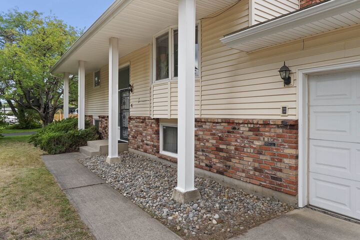 5621 S Magnolia St  Spokane WA 99223 photo