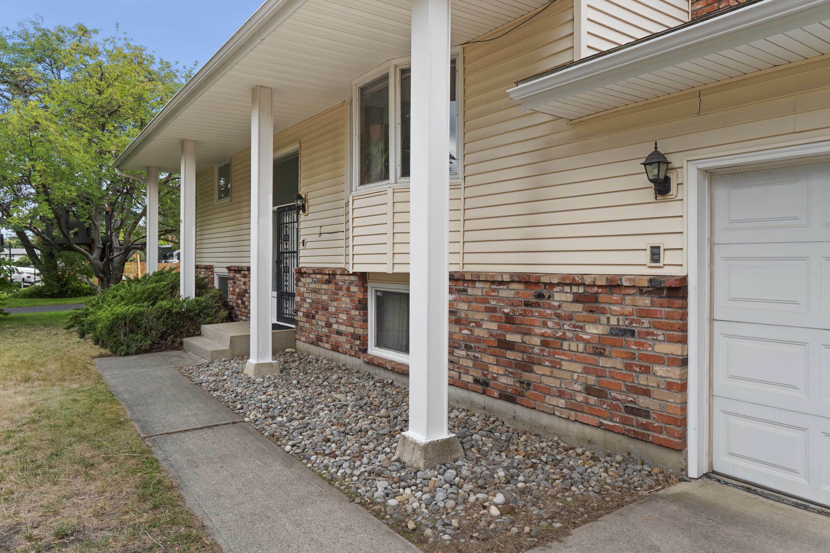 Property Photo: 5621 S Magnolia St WA 99223