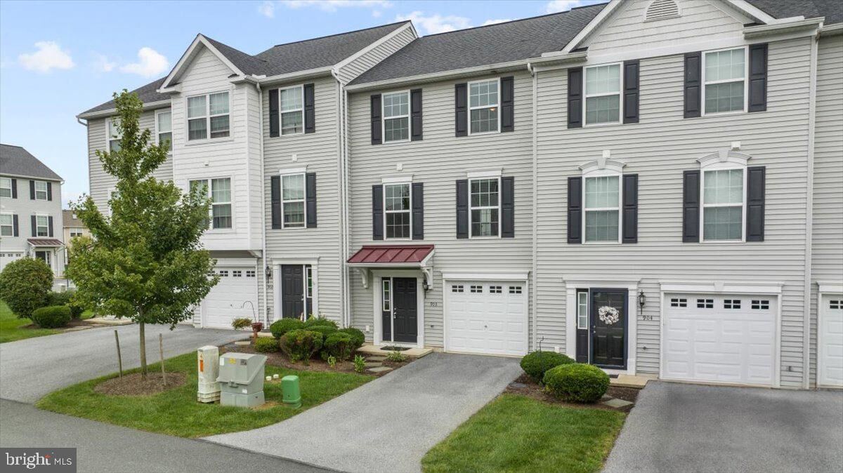 Property Photo:  903 Heather Way  PA 19543 