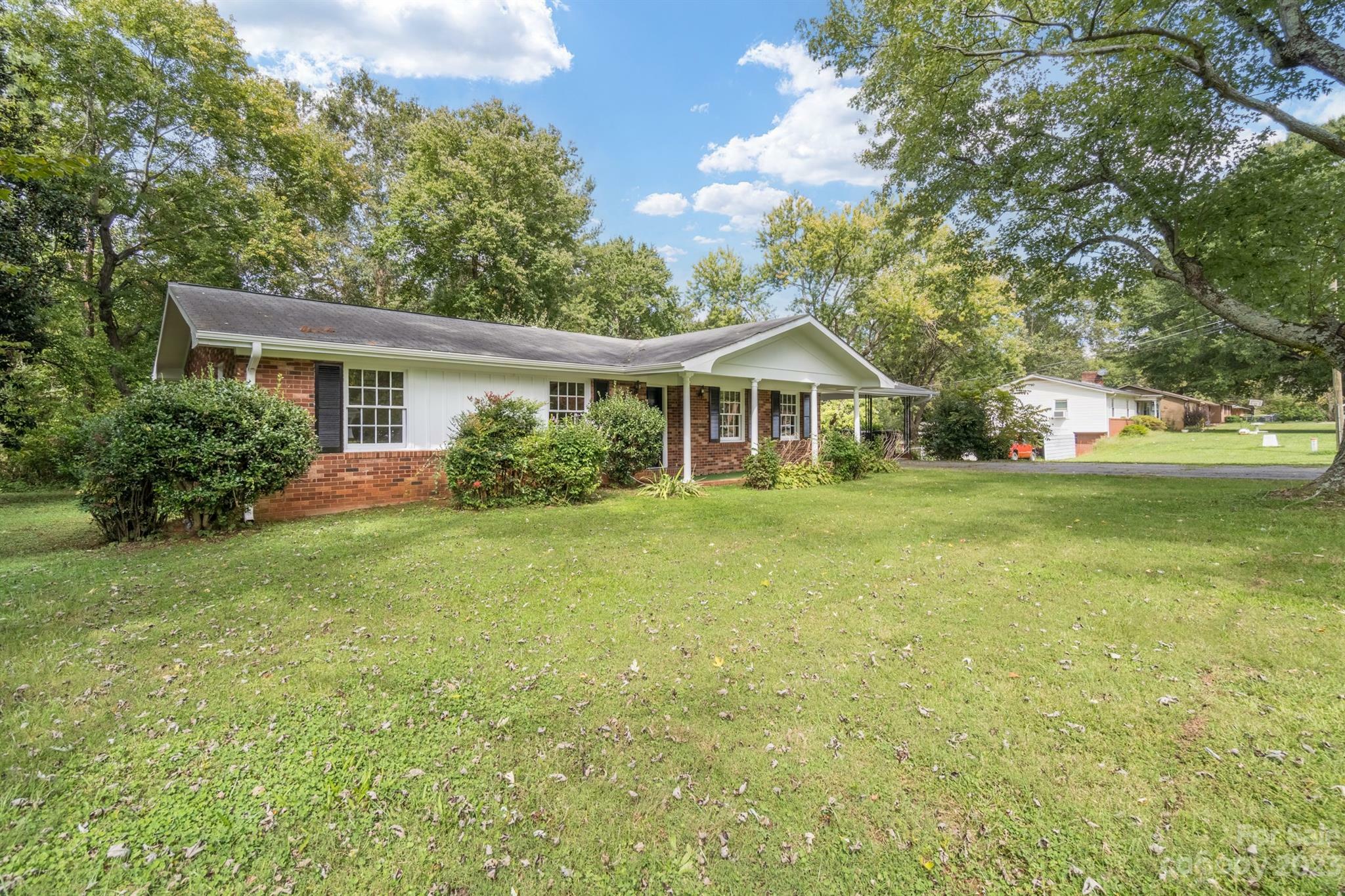 Property Photo:  2115 E Broad Street  NC 28625 