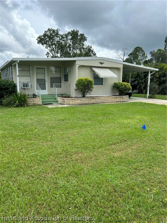 Property Photo:  310 Pine Tree Lane  FL 33872 