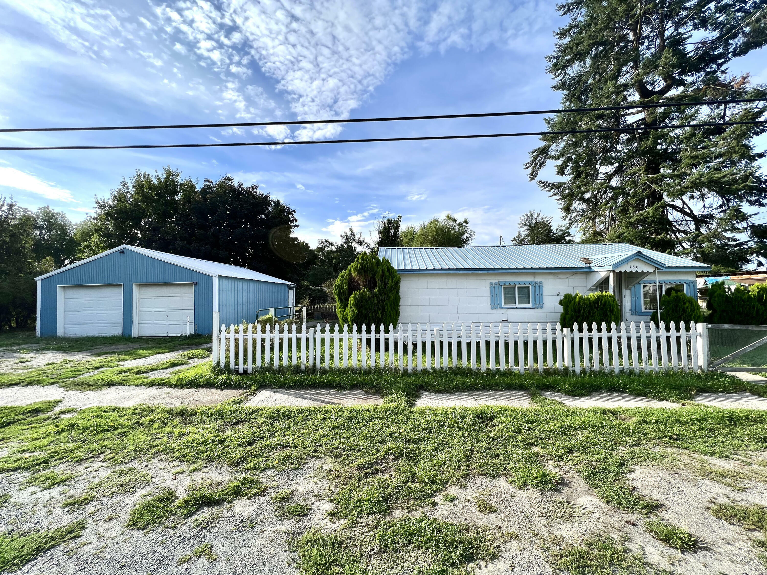 Property Photo:  150 E 8th Ave  WA 99141 