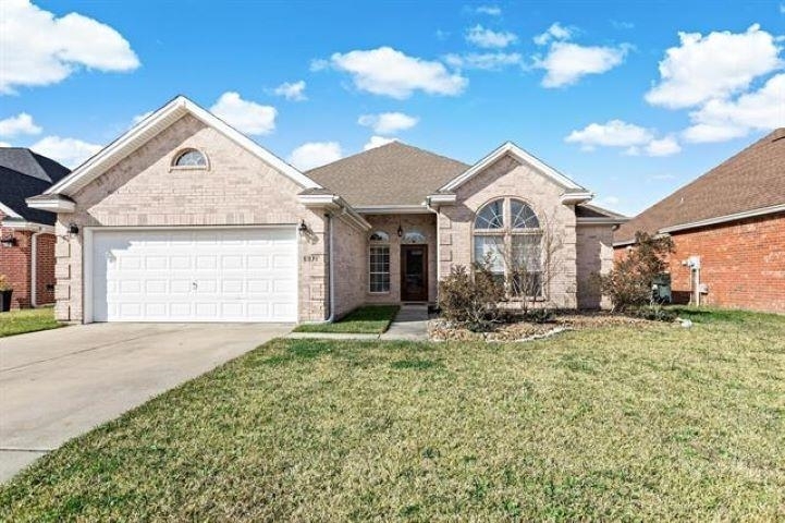 Property Photo:  6836 Fairway Court  TX 77642 