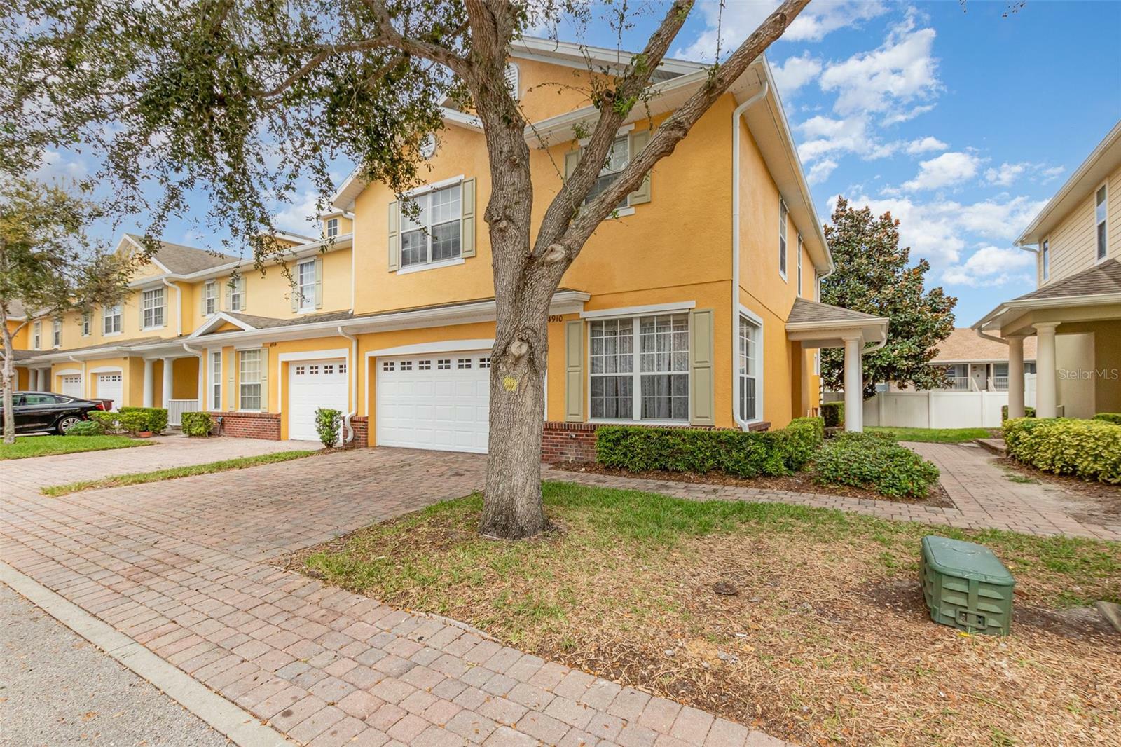 Property Photo:  4910 Poolside Drive  FL 34769 