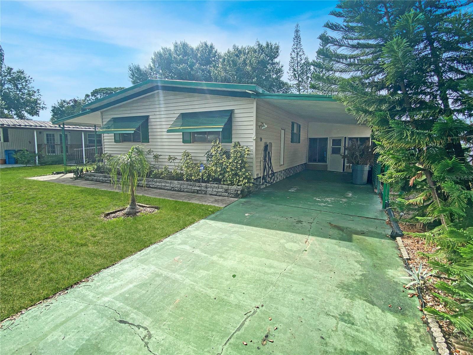 Property Photo:  8926 Sheldon West Drive  FL 33626 