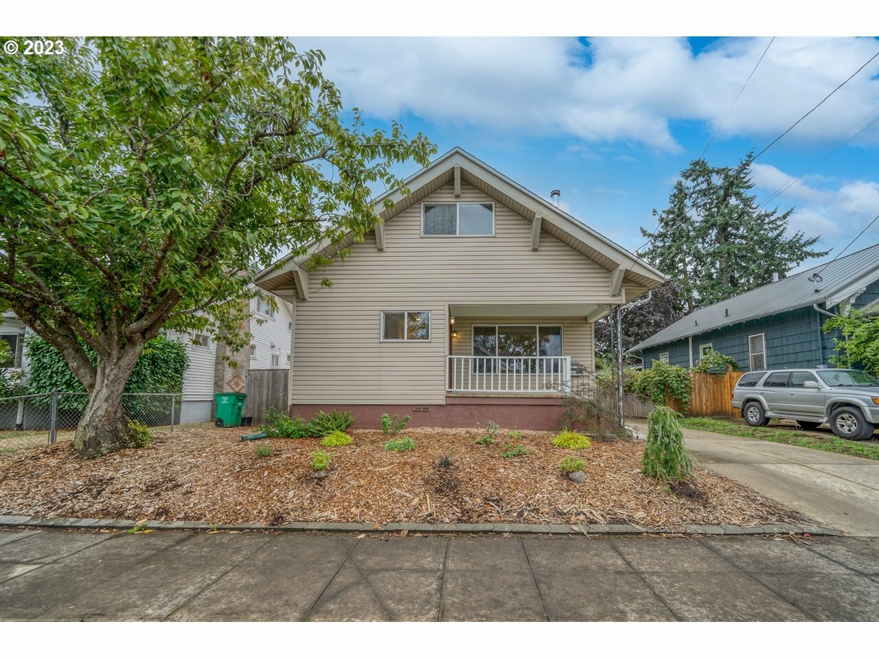 Property Photo: 7604 SE Insley St OR 97206