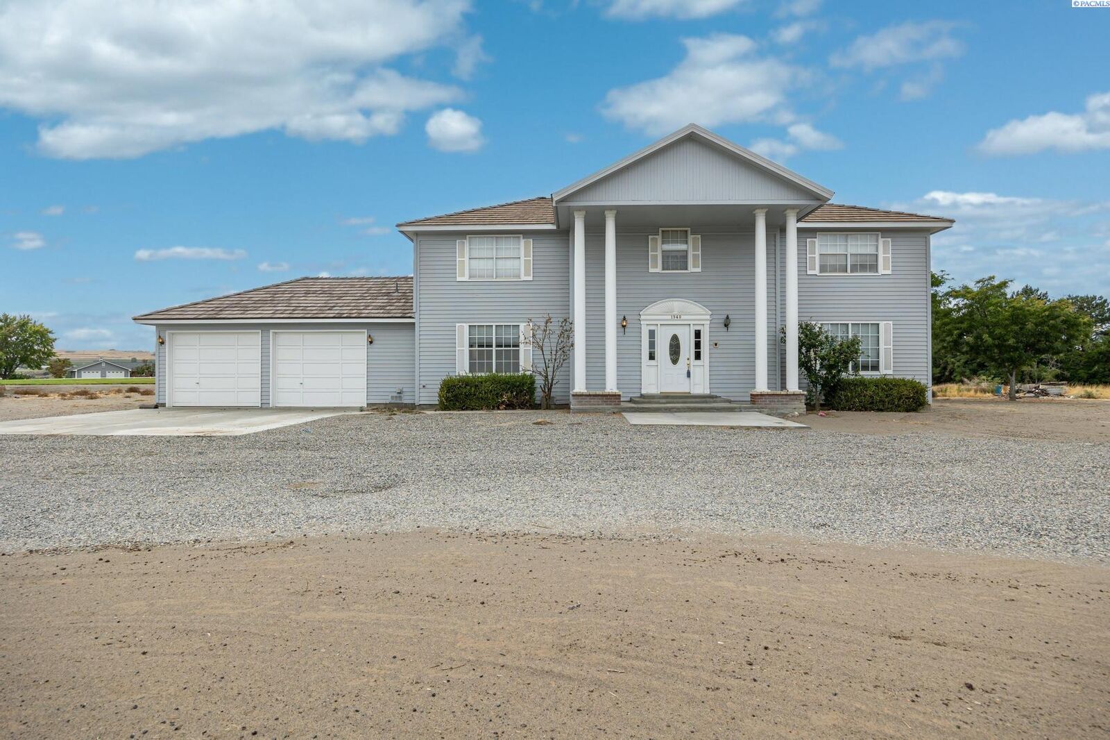 Property Photo:  195805 E 30th Ave  WA 99337 