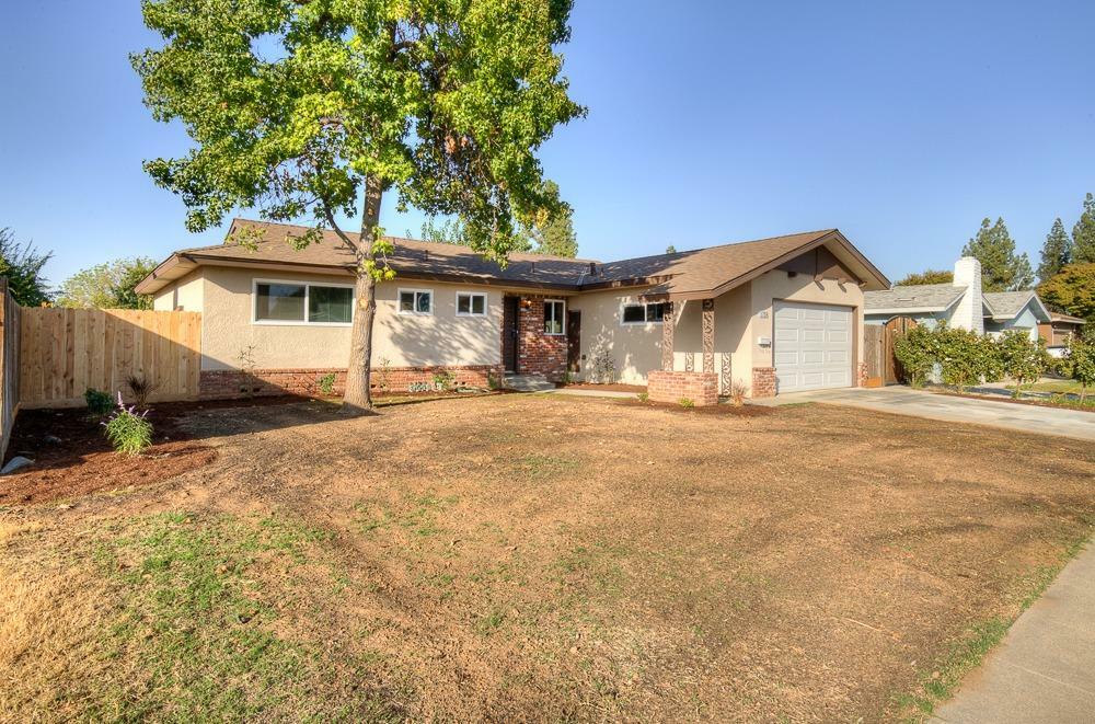 Property Photo:  1758 E Menlo Avenue  CA 93710 