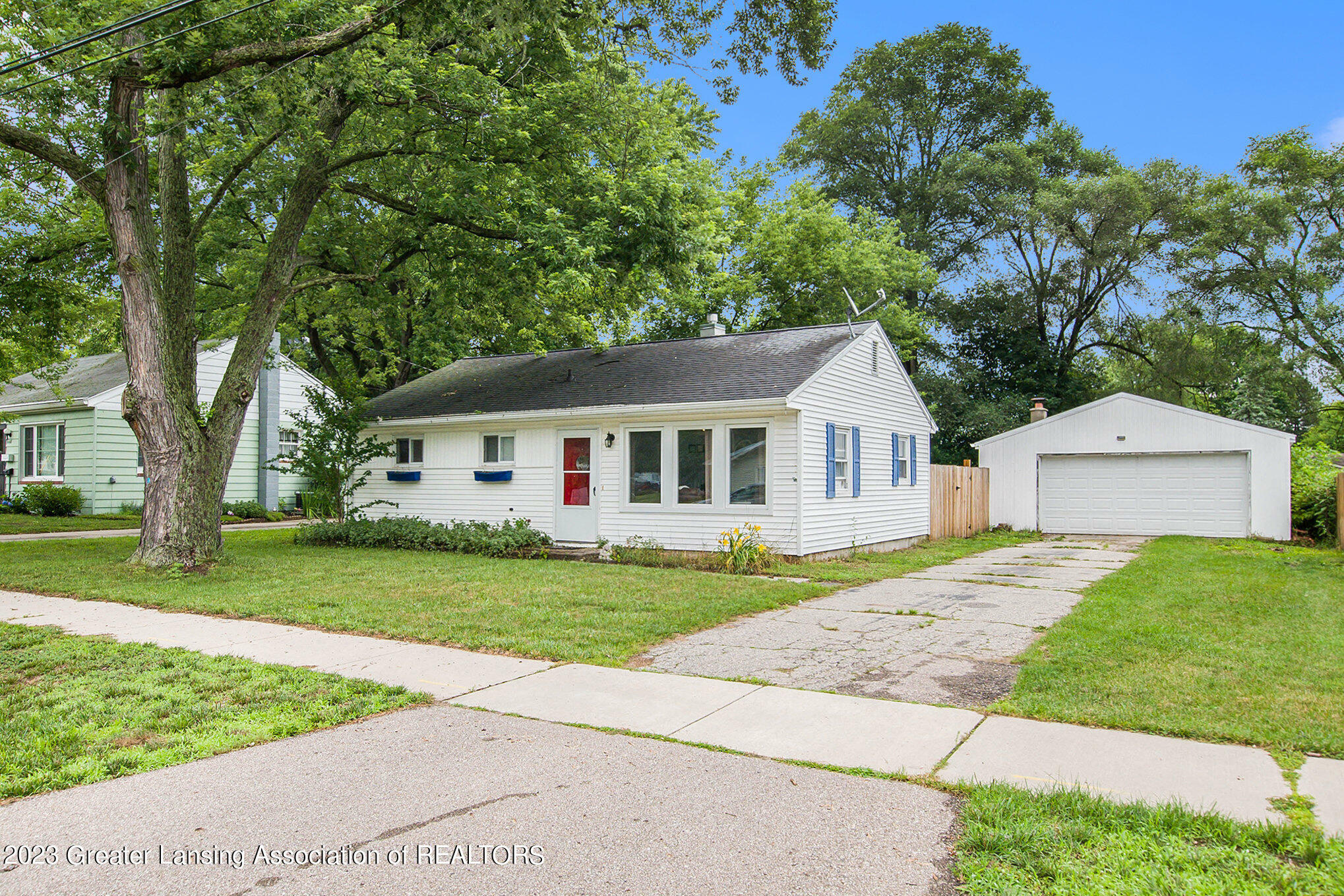 Property Photo:  2106 Auburn Avenue  MI 48842 