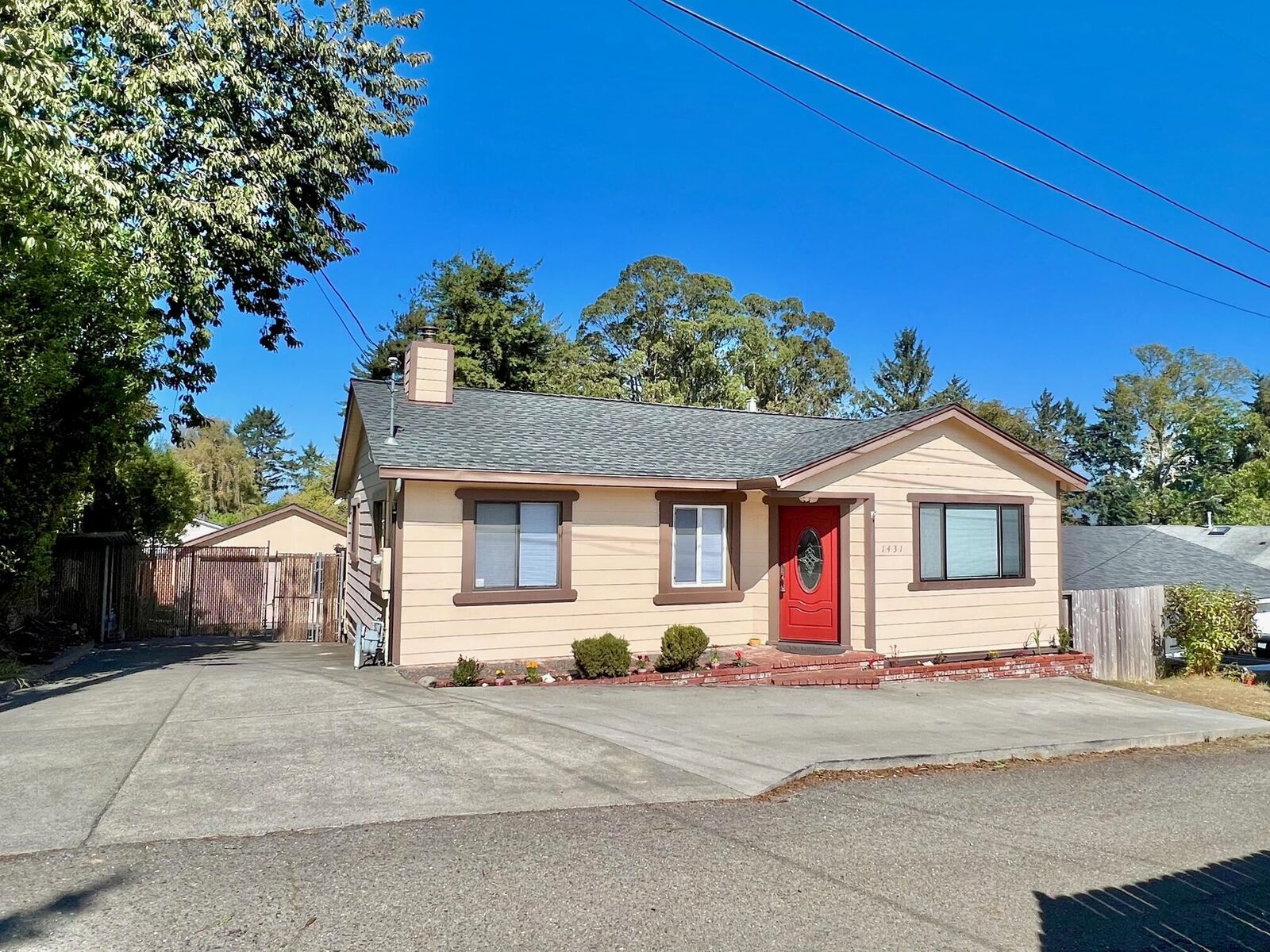 Property Photo: 1431 Marsh Road CA 95501