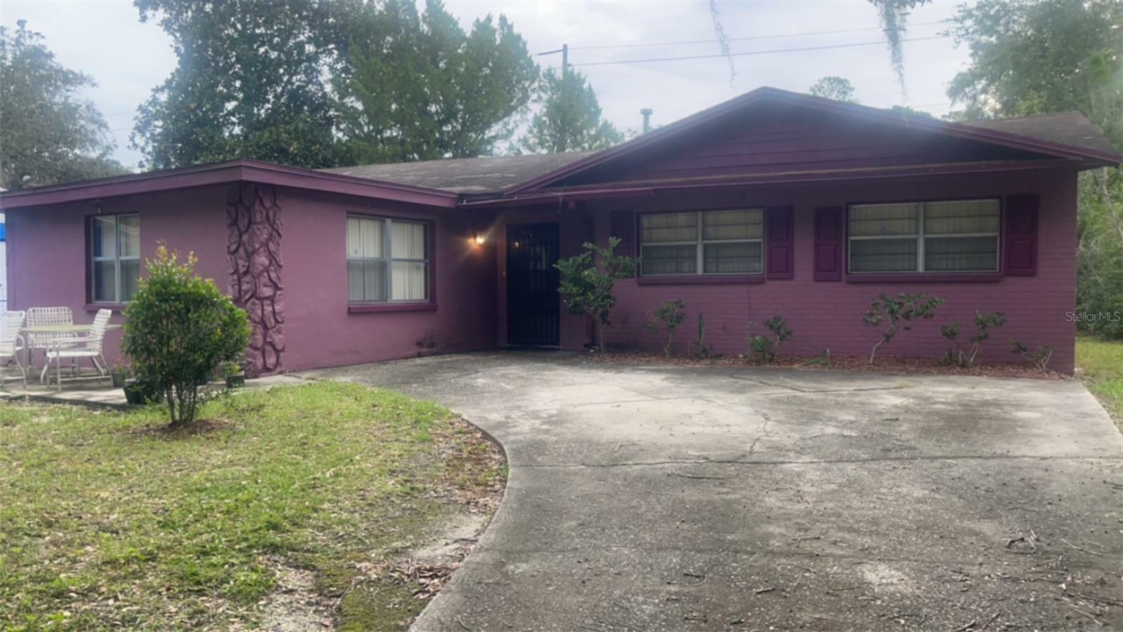 Property Photo:  901 SE 19th Terrace  FL 32641 