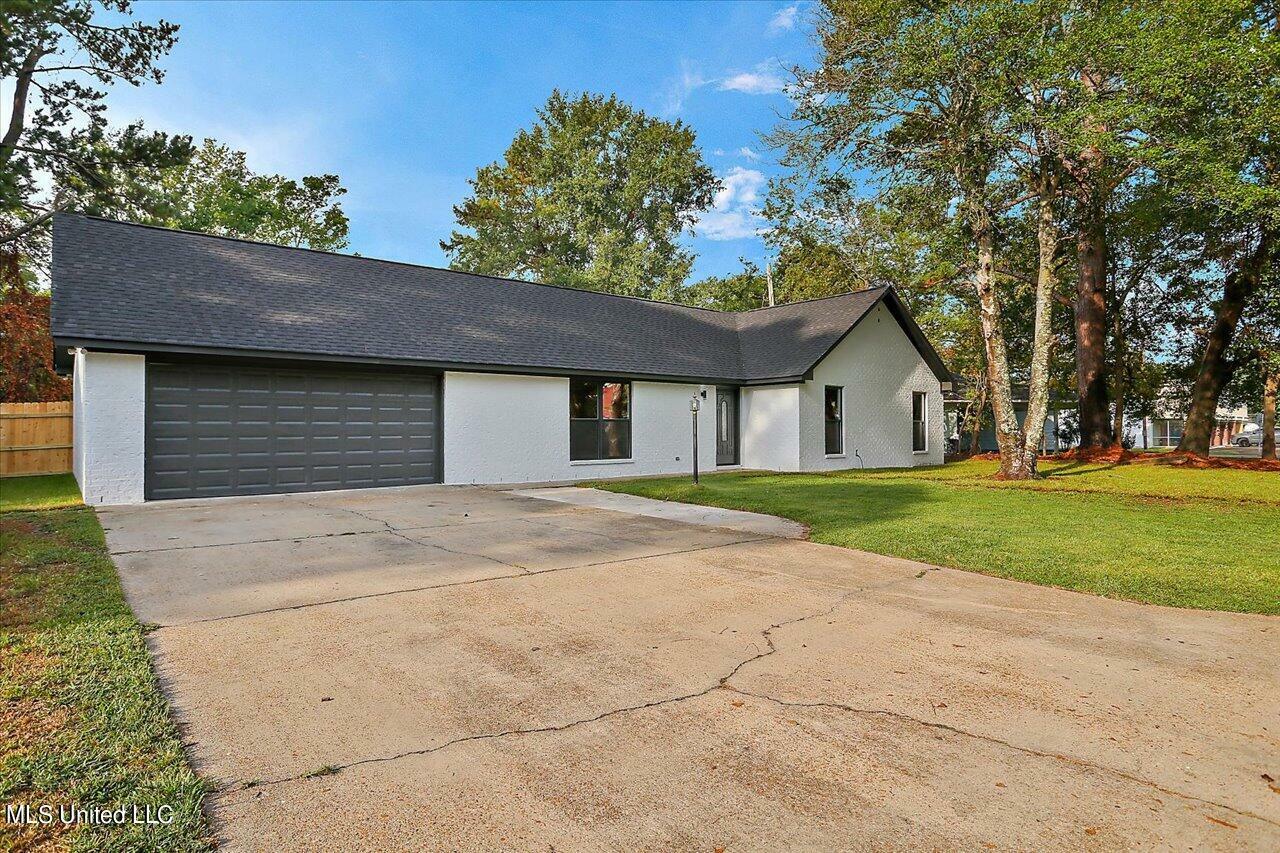 Property Photo:  5107 Parkway Drive  MS 39211 