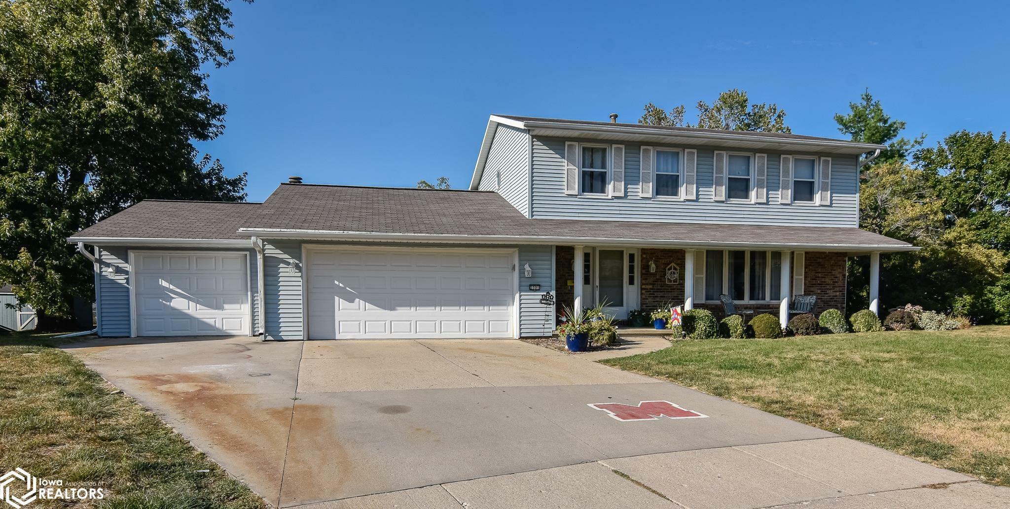 Property Photo:  2301 Southridge Circle  IA 50158 