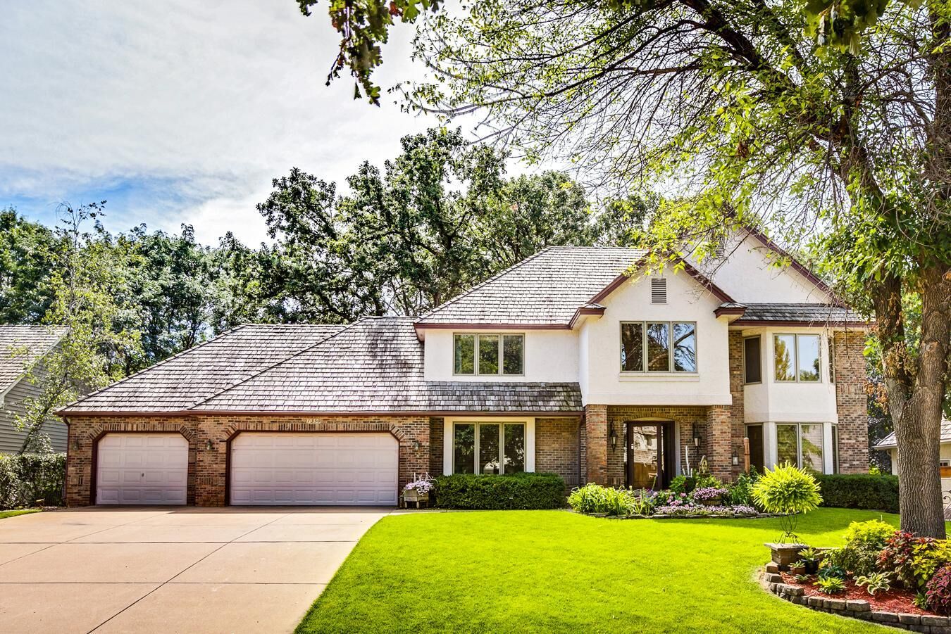 Property Photo:  1350 Meadow Avenue  MN 55126 