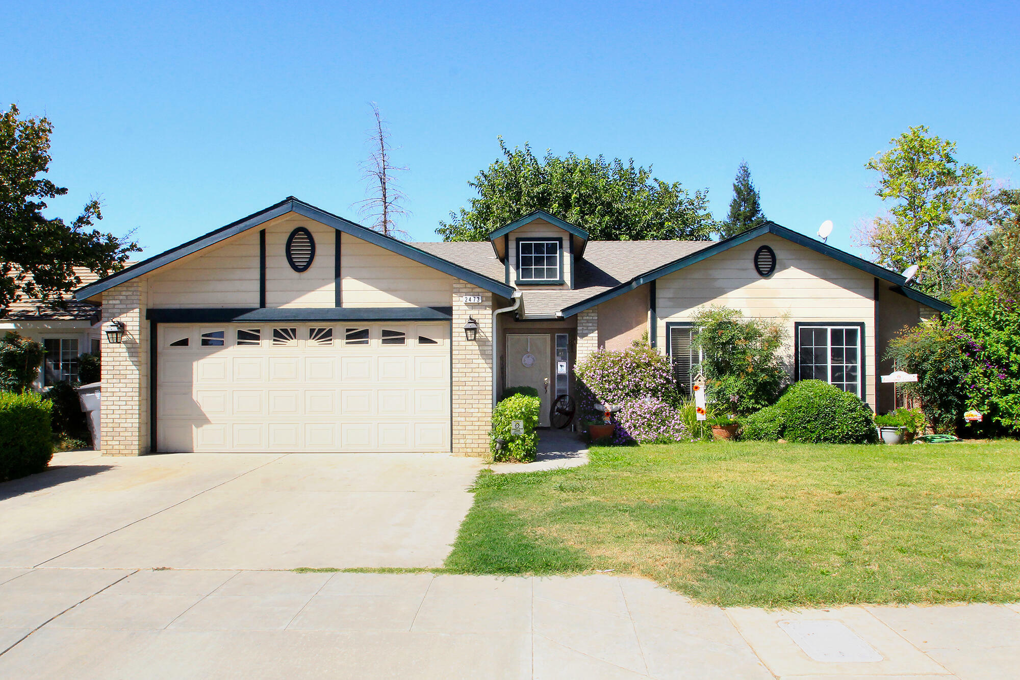 Property Photo:  2473 N Wapoma Avenue  CA 93722 