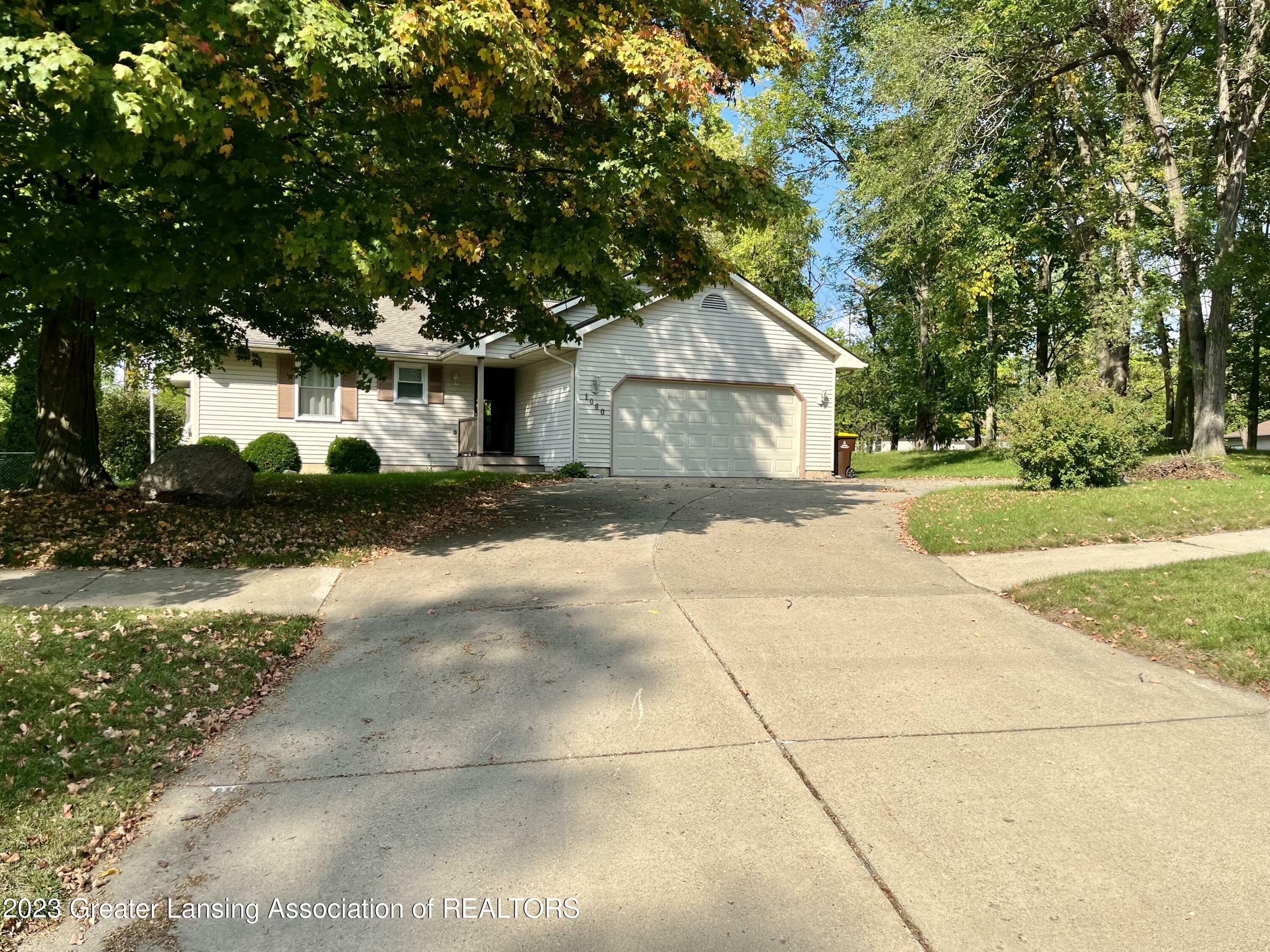 Property Photo: 1060 W Main Street MI 48837