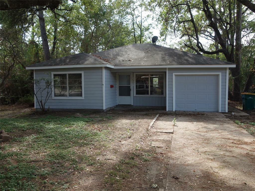 Property Photo:  1501 Bettes Street  TX 77301 