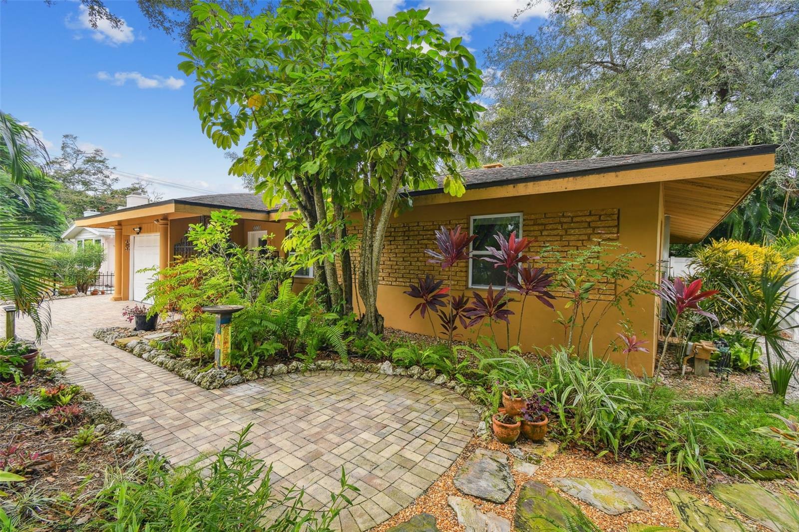 Property Photo: 3228 1st Avenue W FL 34205
