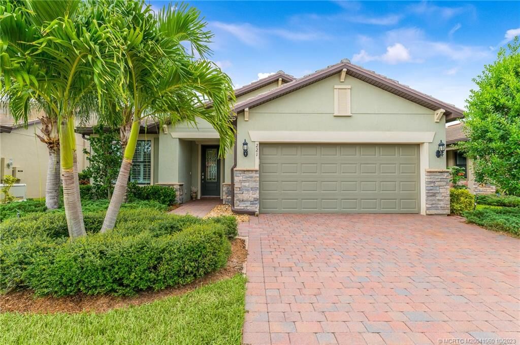 Property Photo: 221 SE Longview Drive FL 34984