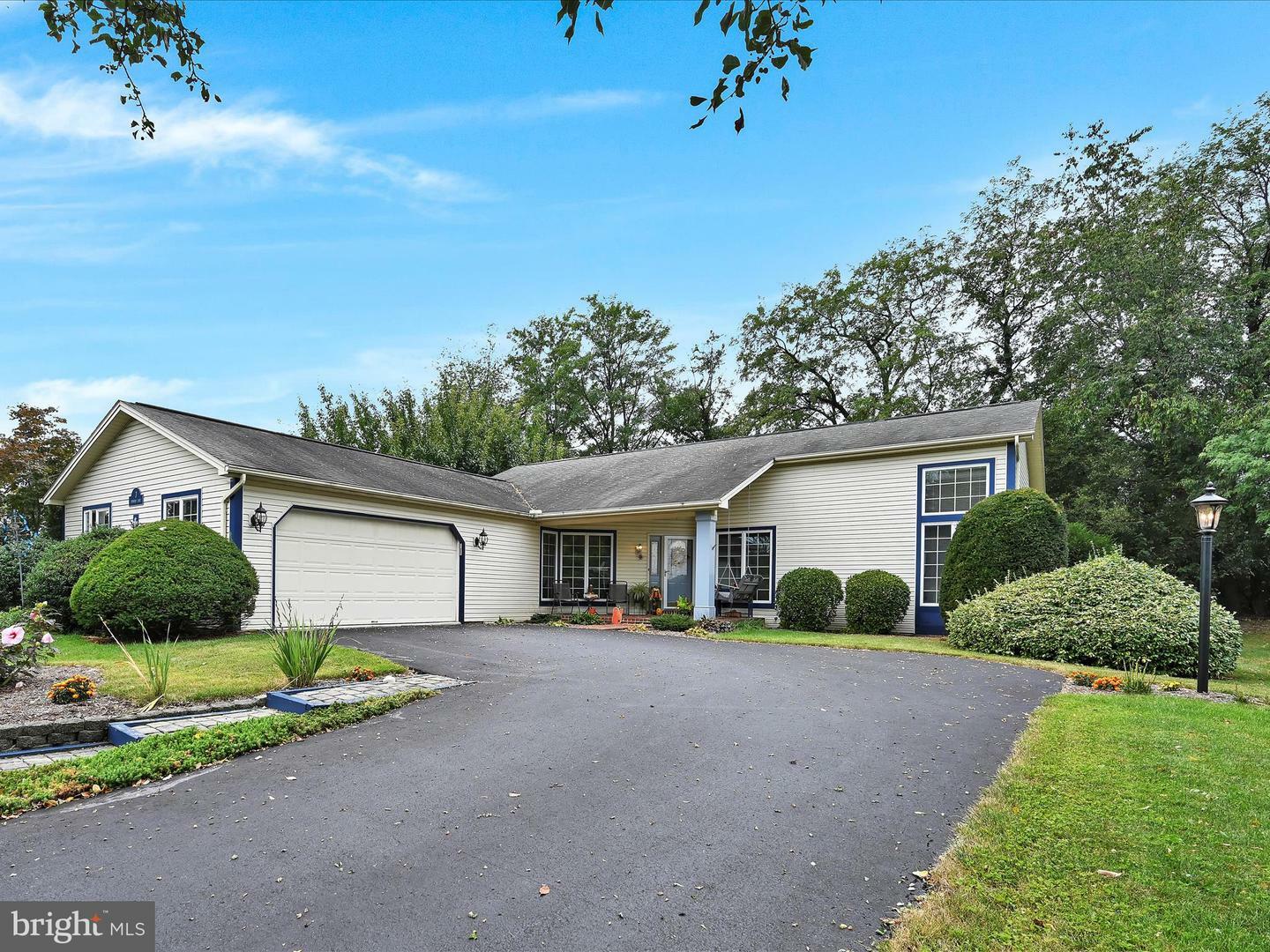 Property Photo: 7 Dewberry Court PA 17055