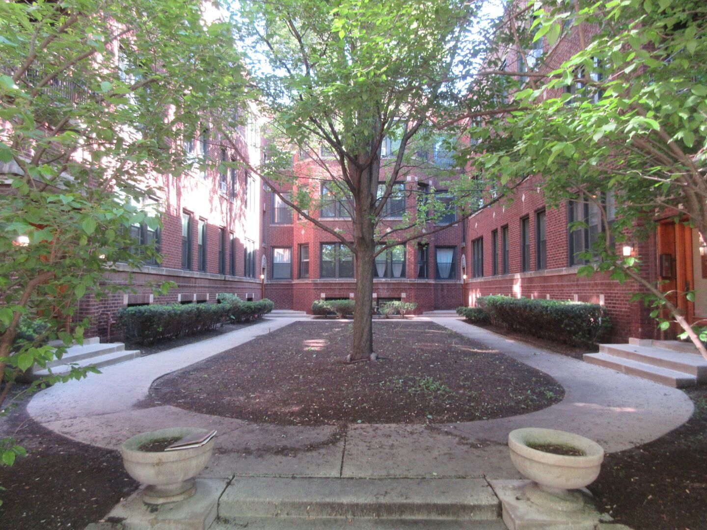 Property Photo:  2110 W Montrose Avenue 2S  IL 60618 