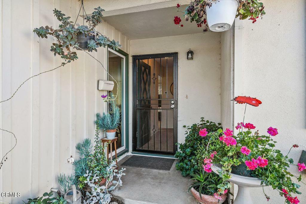 Property Photo:  6066 Ferndale Street  CA 93003 