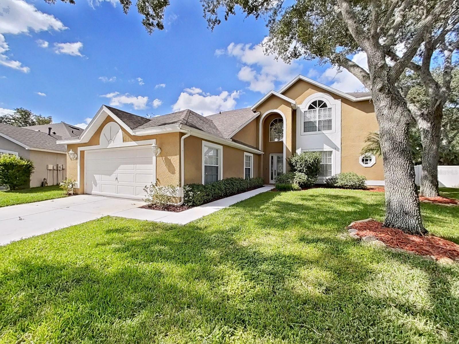 Property Photo:  8502 Goldfinch Court  FL 33647 