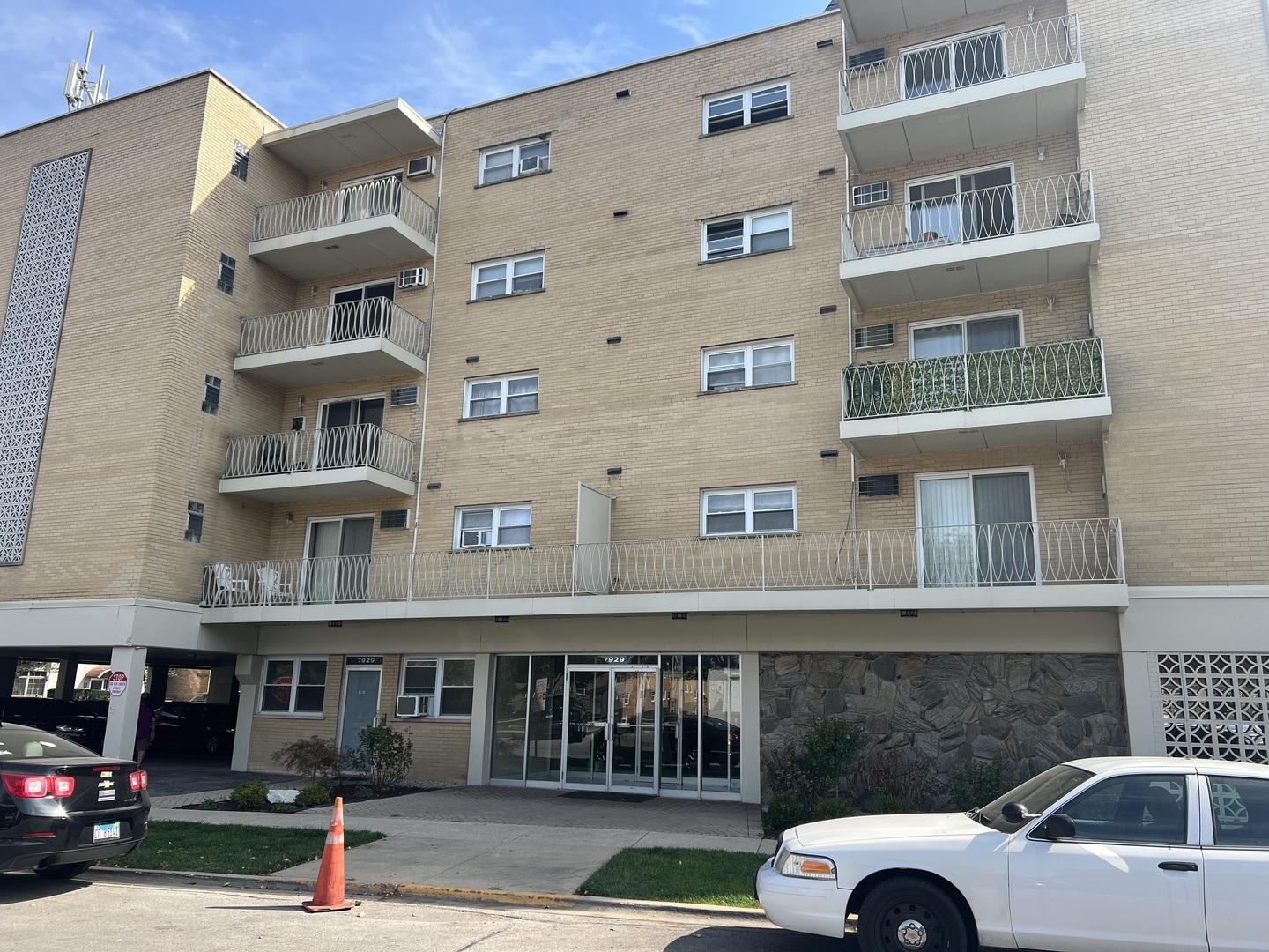 Property Photo: 7929 W Grand Avenue 407 IL 60707