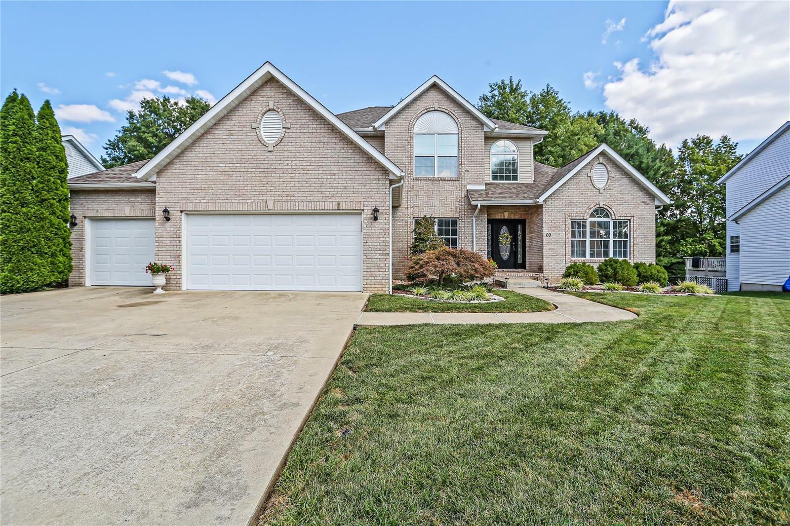 Property Photo: 69 East Southcrest Circle IL 62025