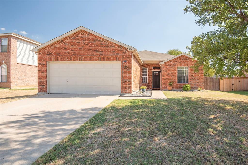 Property Photo:  7909 Hidden Path Lane  TX 76210 