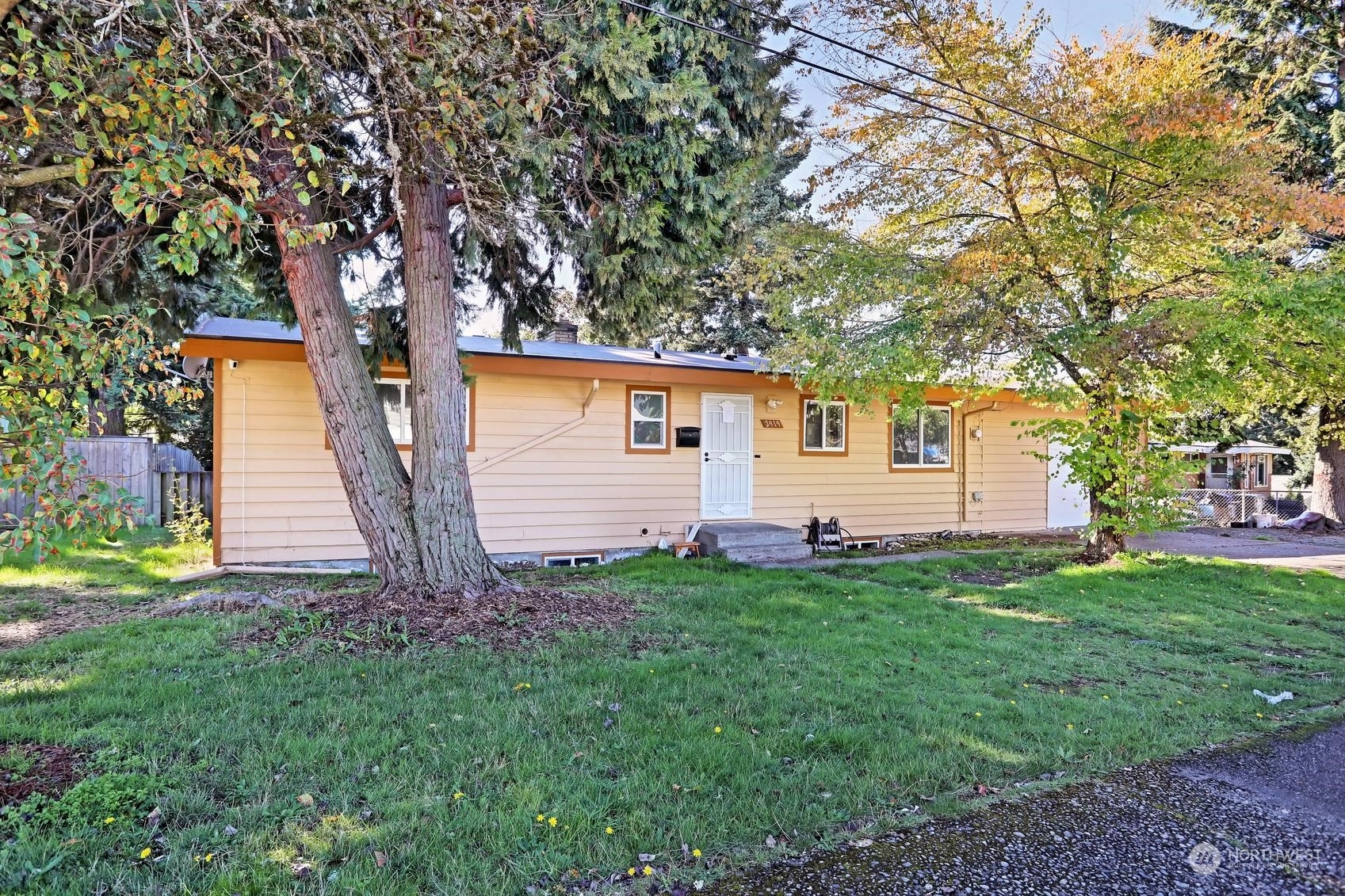 Property Photo:  2919 NE 5th Place  WA 98056 