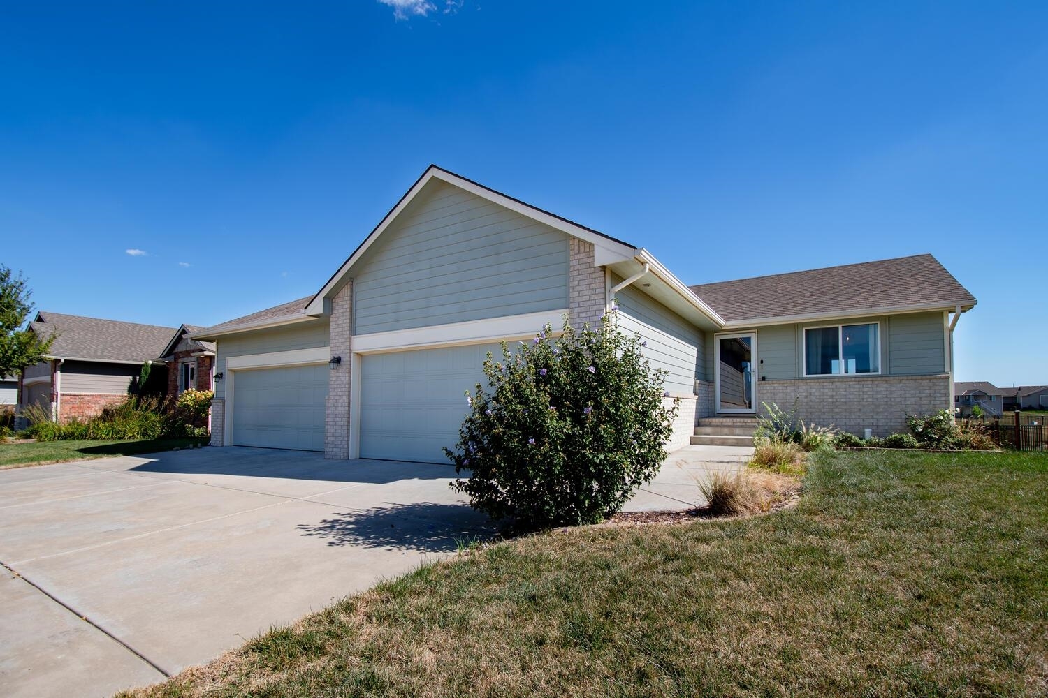 Property Photo:  1442 N Aster St  KS 67002 