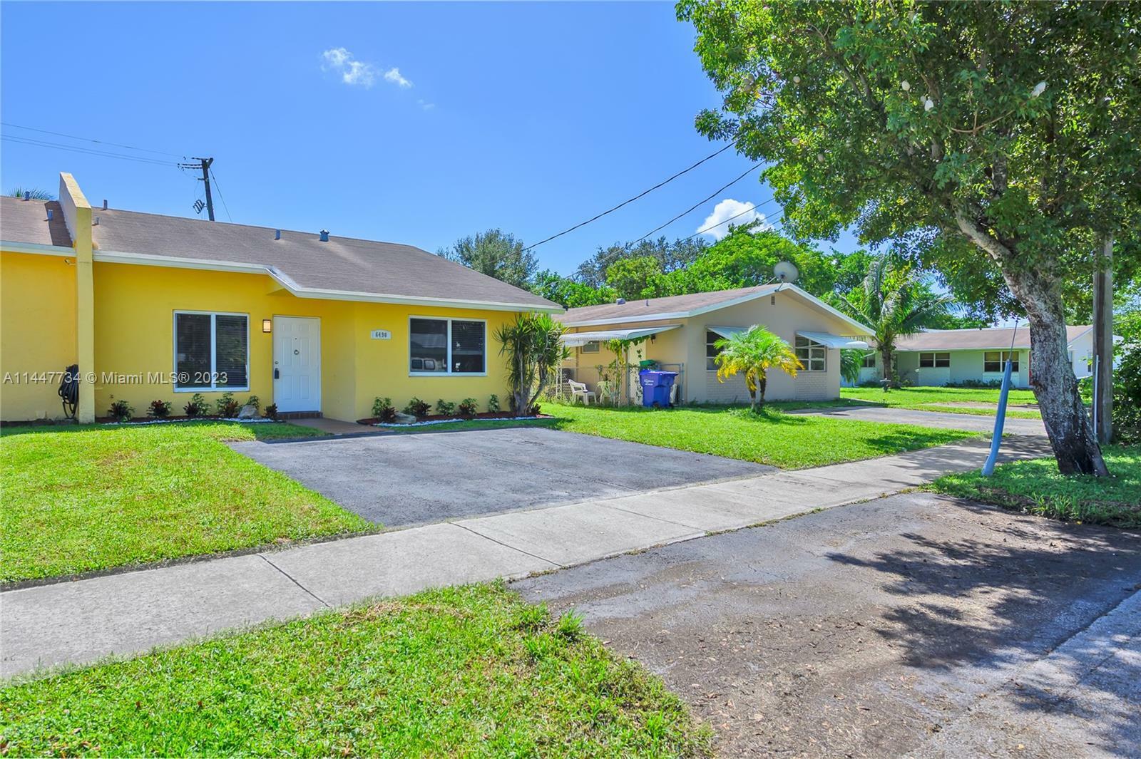 Property Photo: 6490 Moseley St 6490 FL 33024